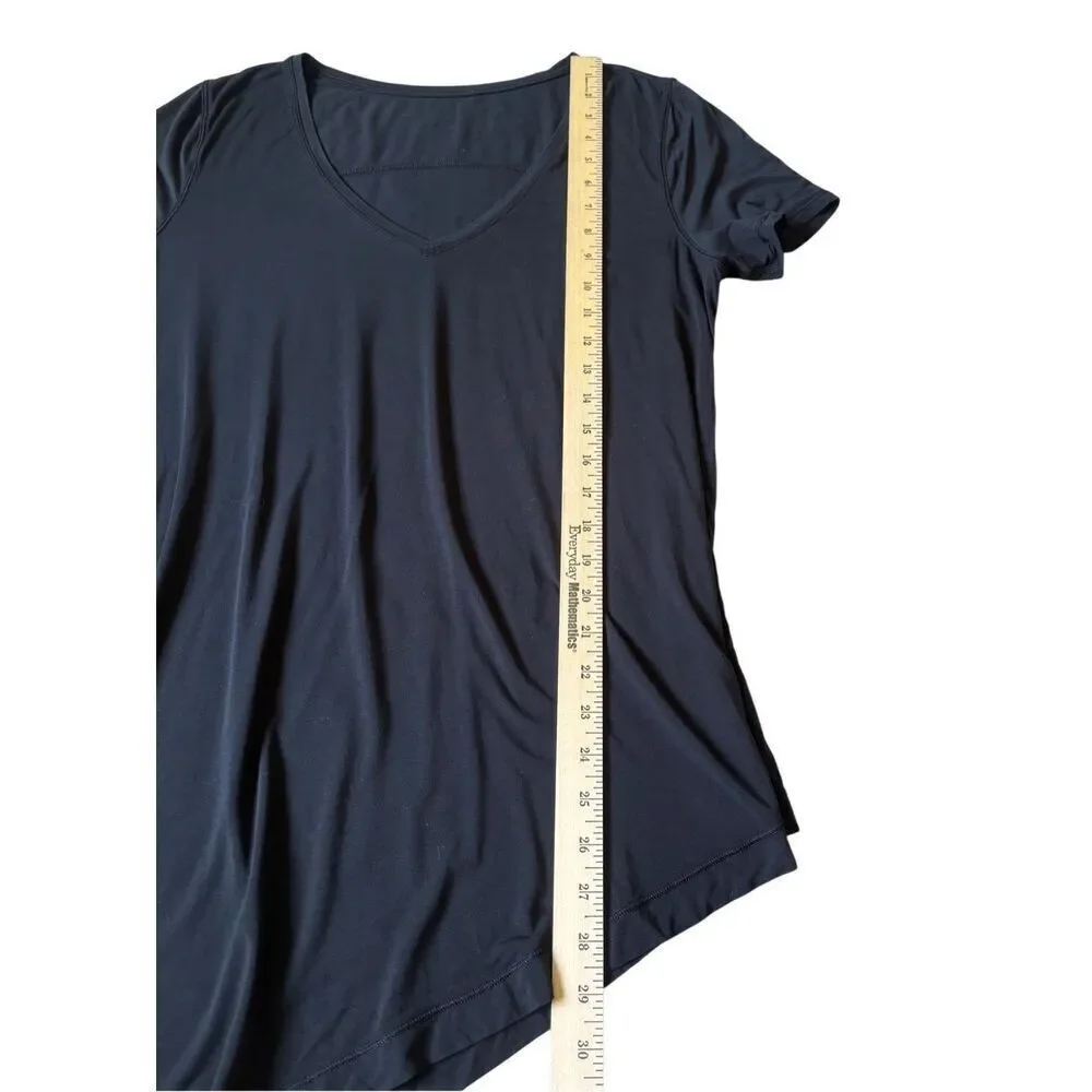 Lululemon To the Point Tee Asymmetric size  8 Black  Athleisure‎ V neck